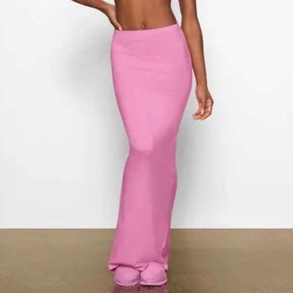 Skims Outdoor Maxi Skirt in Bubblegum Pink Size Large